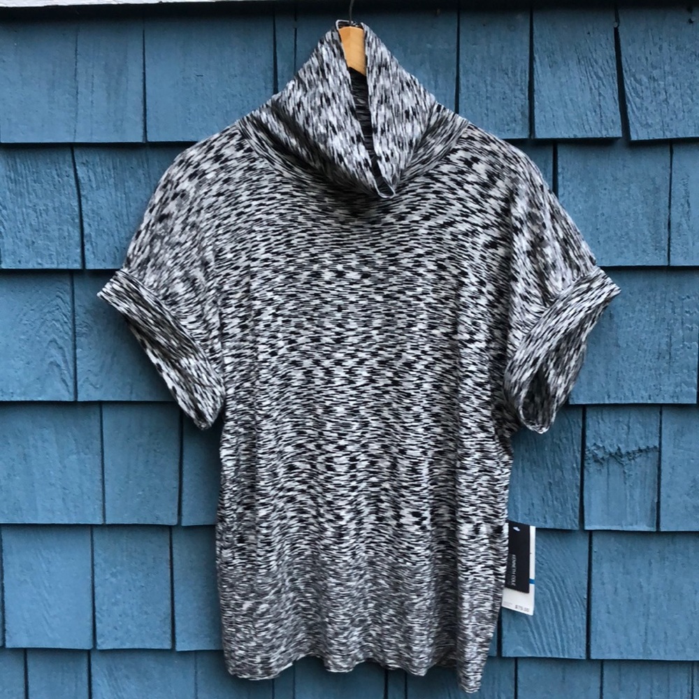 Size XL Kenneth Cole Reaction black, silver, and white shirt sleeve turtleneck
